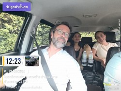 Picking up French customers from Koh Chang and transporting them to Bangkok.